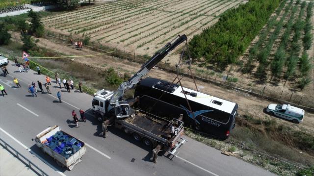Tur otobüsü devrildi: 1 ölü, 54 yaralı!