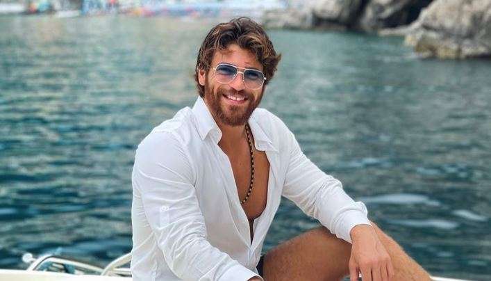 Oyuncu Can Yaman dan leopar tarz!