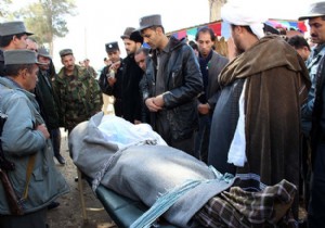 Afganistan da protestocuların üzerine ateş açıldı!