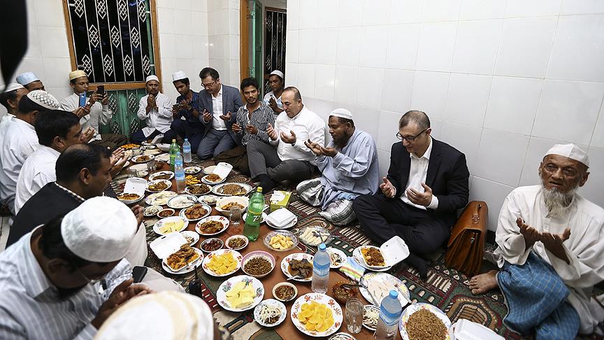 Çavuşoğlu  iftar için Arakan da