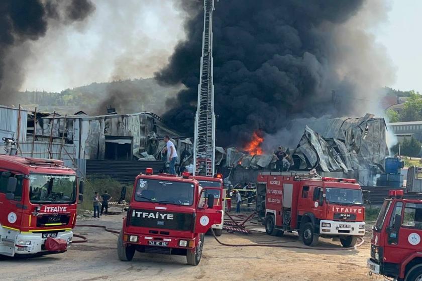 Plastik fabrikasında korkutan yangın