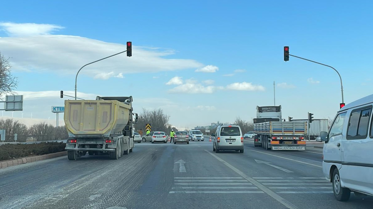 Yola çıkacaklar dikkat! Trafik kilitlendi