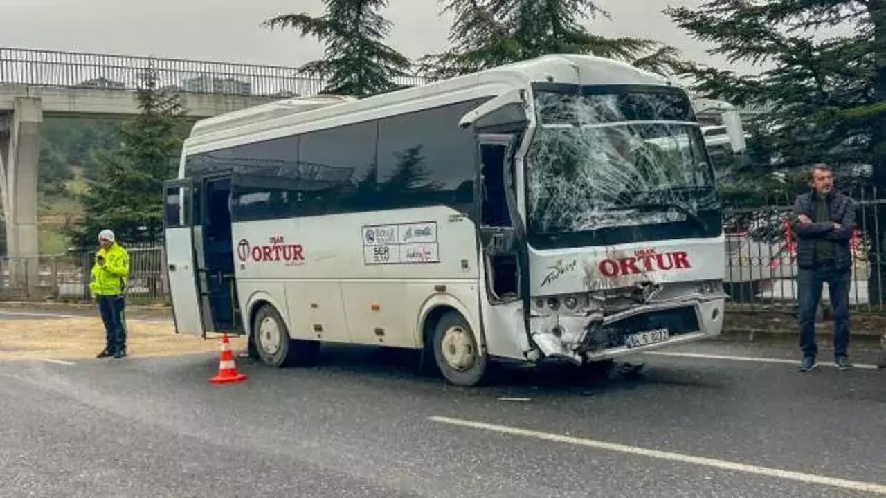 Feci kaza! İşçi servisleri çarpıştı