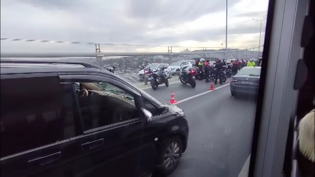 Motosikletli polisler kaza yaptı