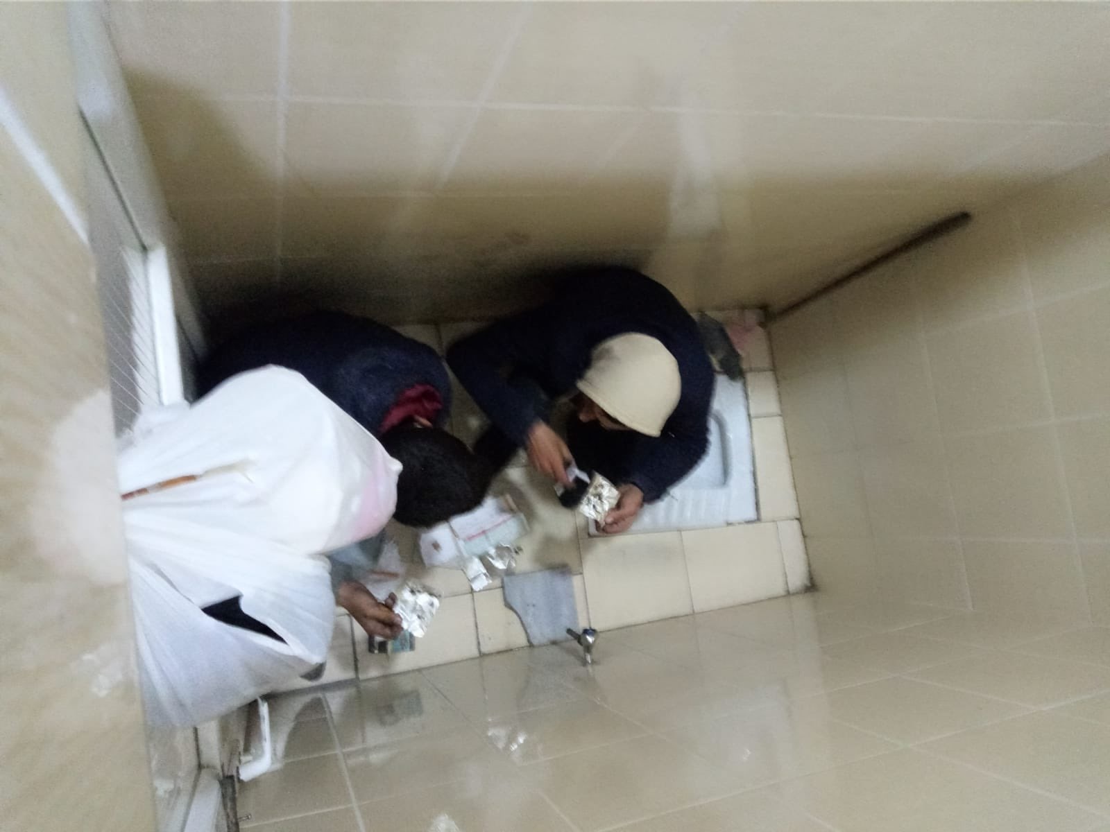 Ümit Özdağ paylaştı: Cami tuvaletinde uyuşturucu kullanıyorlar