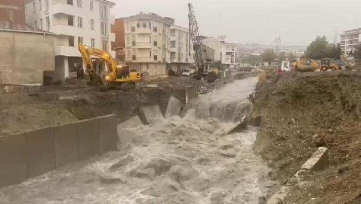 İstanbul da istinat duvarı çöktü