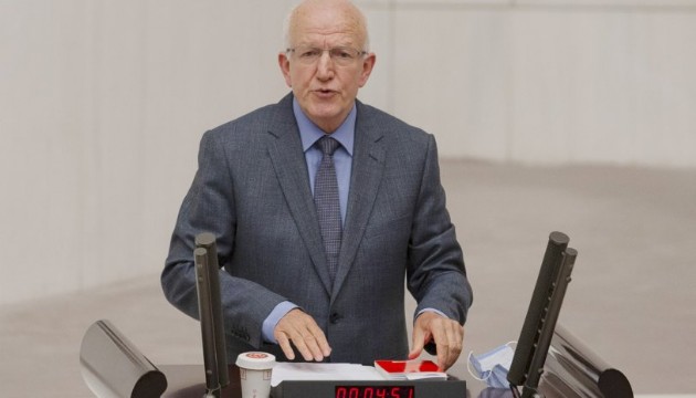 CHP'li vekilin aracına saldırı