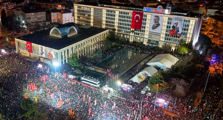 İstanbul da 71 gözaltı