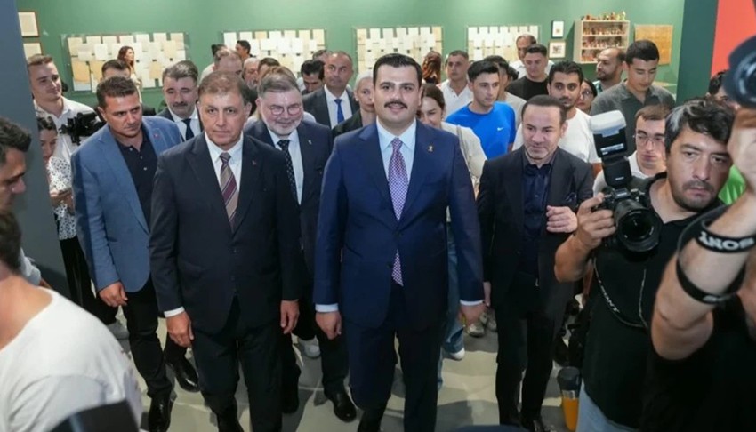 Kılıçdaroğlu ile görüşmedi, AK Partili isimle açılışa katıldı: Cemil Tugay AK Parti’ye mi geçiyor?
