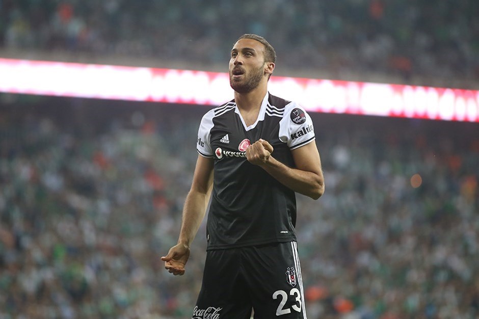 Cenk Tosun imzayı atıyor!