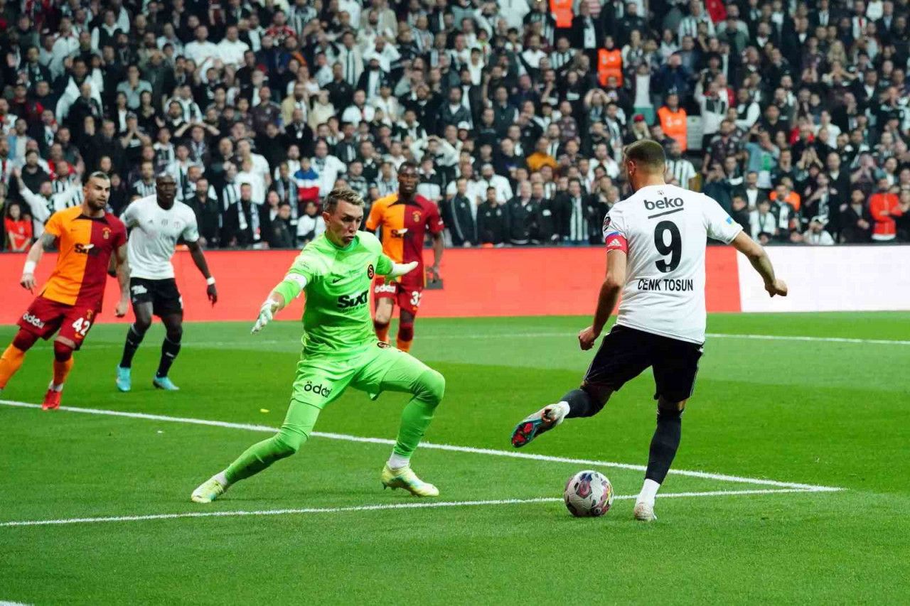 Bu iş tamam! Cenk Tosun resmen 2 yıllık imzayı atıyor...