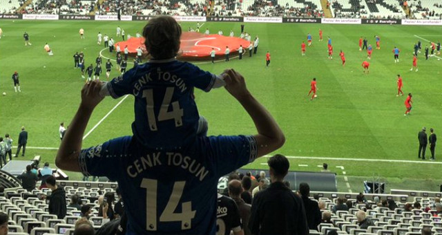 Cenk Tosun dan anlamlı hareket