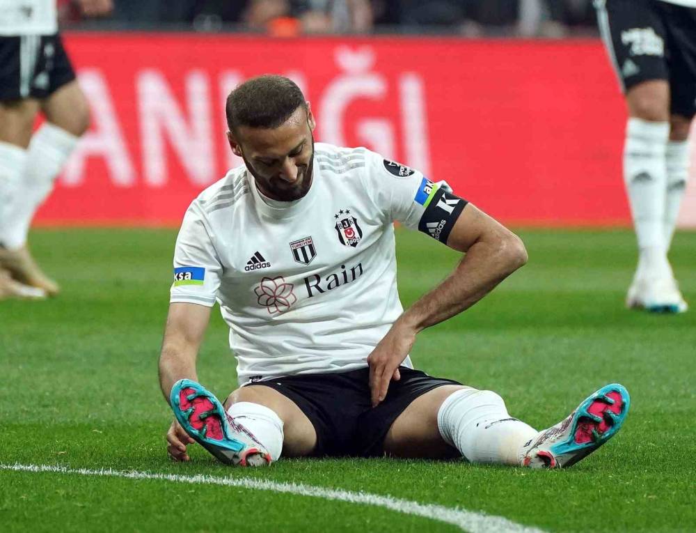 Beşiktaş a kritik maç öncesi Cenk Tosun dan kötü haber