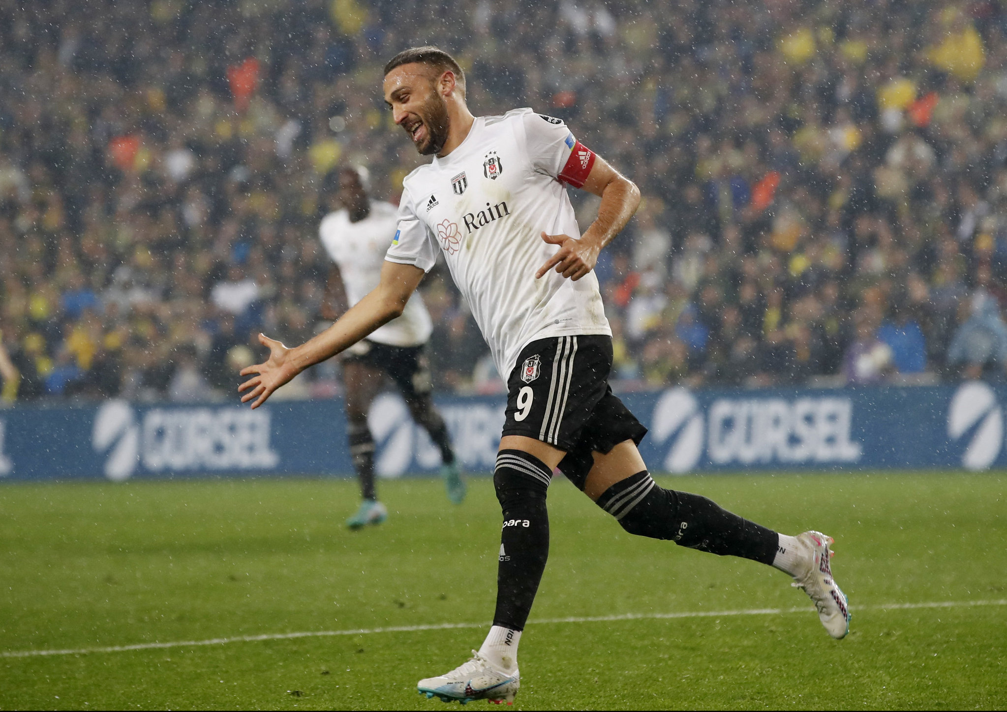 Beşiktaş ta derbiden önce Cenk Tosun şüphesi! İşte muhtemel 11 ler