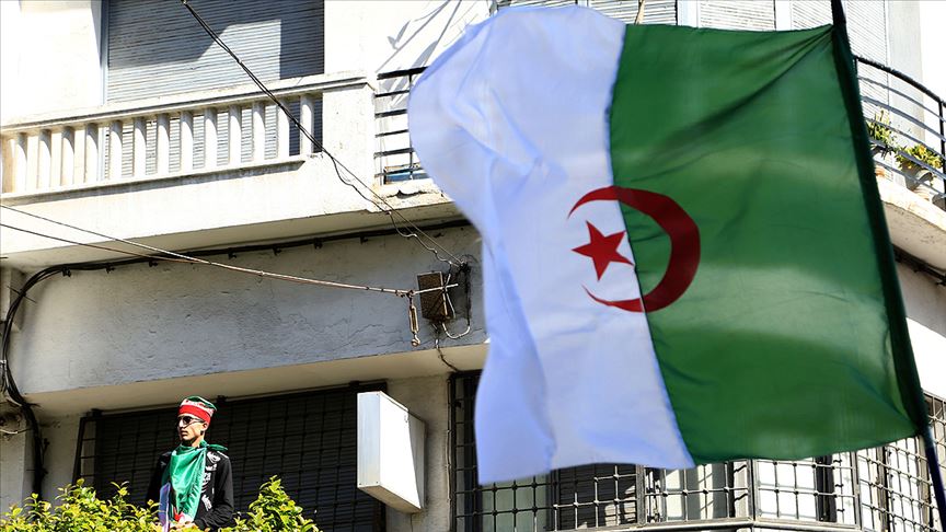 Cezayir de belirsizlik sürüyor