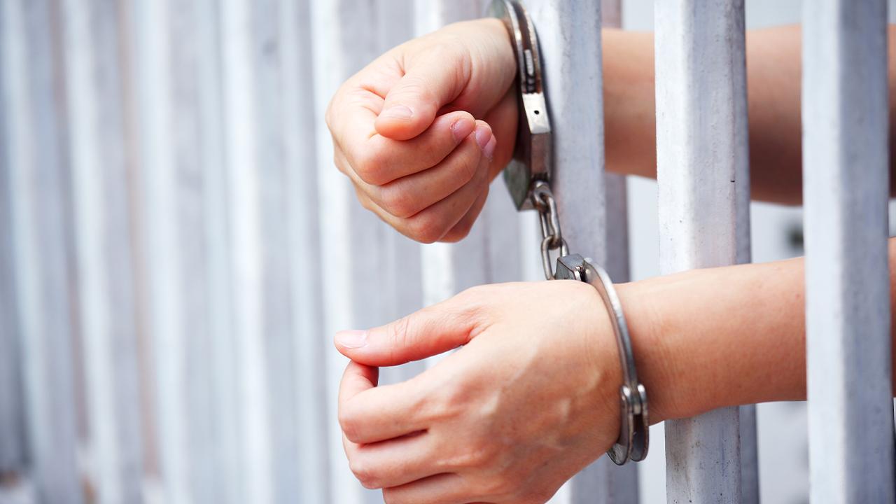 İtalya da çocuk mahkumlara işkence ve kötü muamelede bulunan 13 gardiyan gözaltına alındı