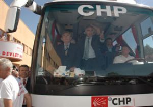 Deniz Baykal a Yumurtalı Protesto