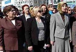TÜRBANLI ATATÜRK E ÇELENK KOYUNCA KIYAMET KOPTU