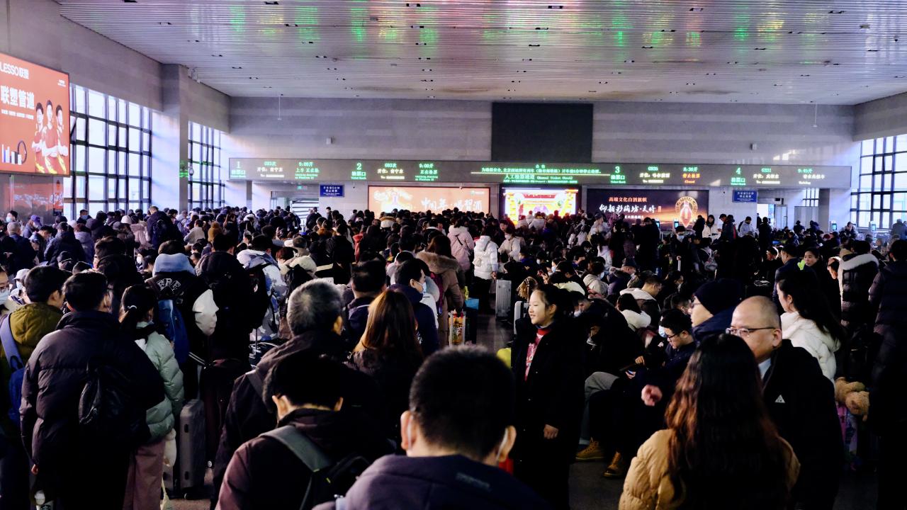 Çin de tatilde ülke içi seyahatler salgın öncesi seviyeyi aştı