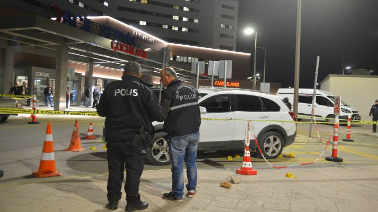 Hastane önünde kanlı infaz!