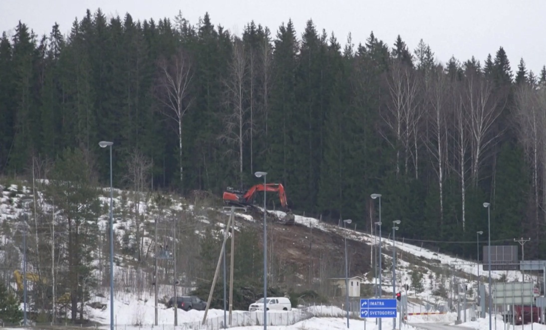 NATO ya katılan Finlandiya, Rusya sınırına çit çekiyor