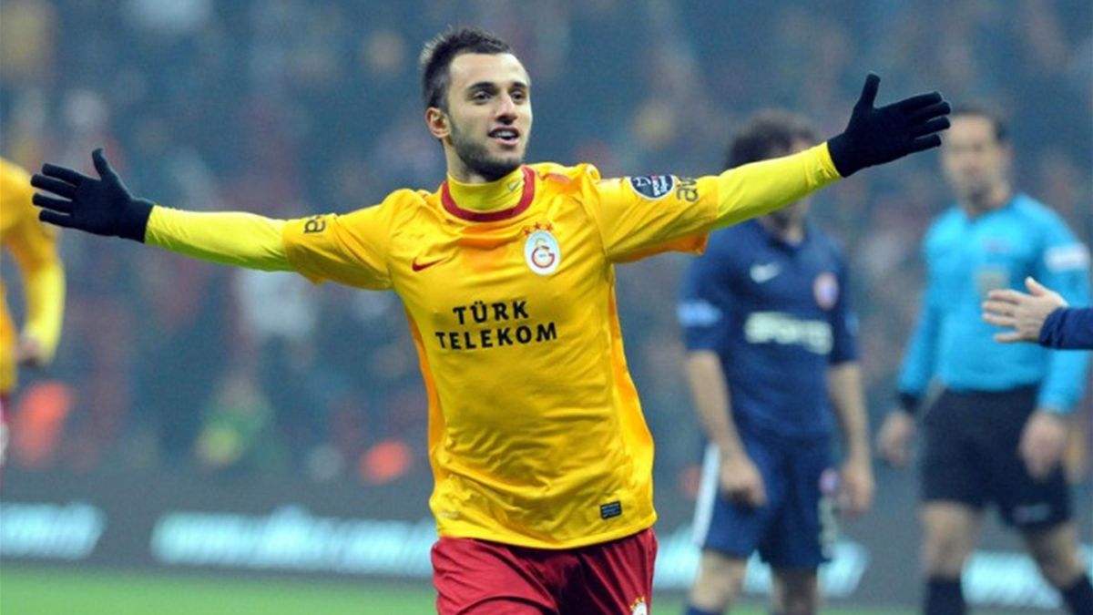 Emre Çolak imzayı attı