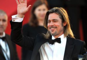 Brad Pitt saçlarını kestirdi imajını değiştirdi!