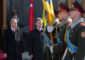 Cumhurbaşkanı Erdoğan askeri törenle karşılandı!