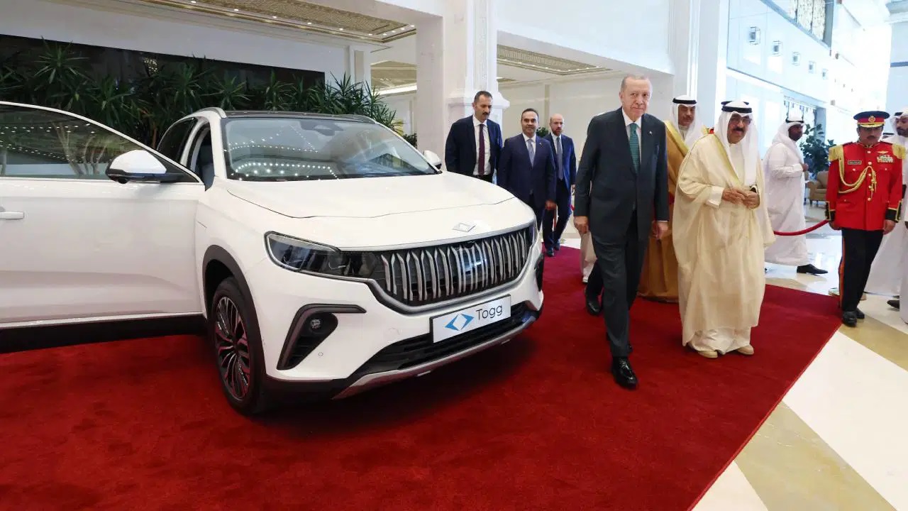 Erdoğan, Kuveyt Emiri ne Togg hediye etti