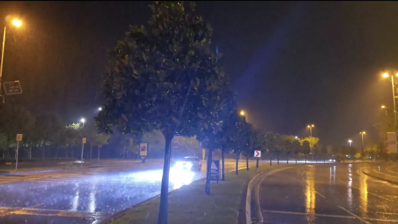 İstanbul da şiddetli yağış başladı