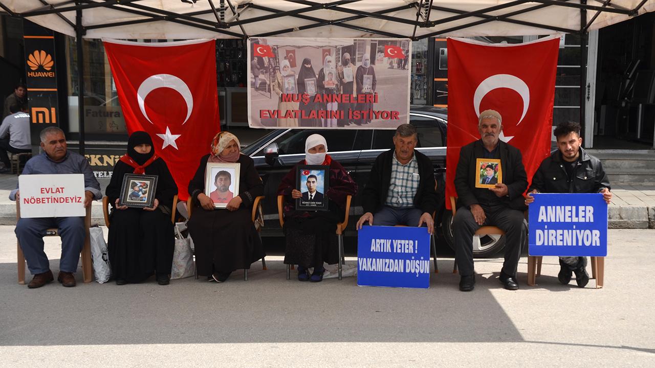 Muş ta evlat nöbeti sürüyor