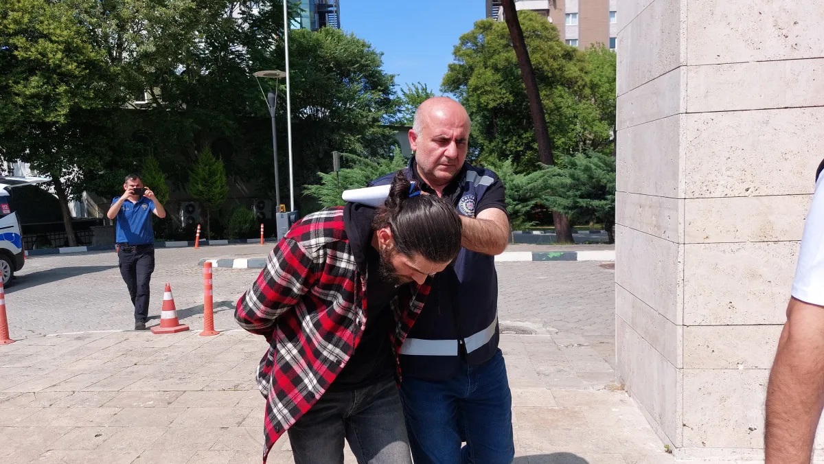 Birlikte yaşadığı kadını katletti