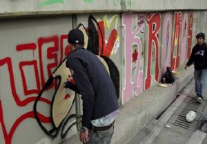 Polis Her Yer Justin Bieber i Arıyor!