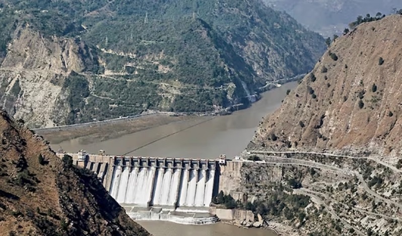 Pakistan a su veren baraj kapatıldı