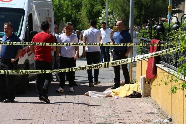 Doktor, avukat eşini öldürdü