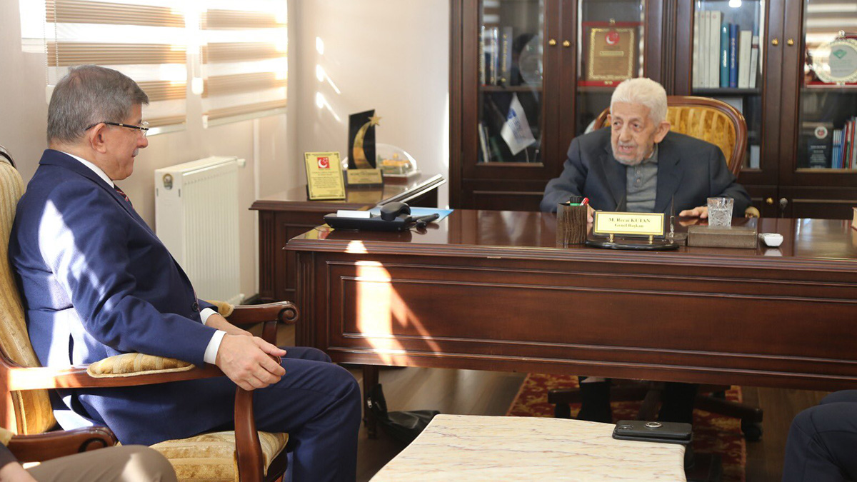 Gelecek Partisi Genel Başkanı Davutoğlu dan, Recai Kutan a ziyaret