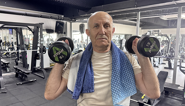 73 lük delikanlı, gençlere örnek oluyor