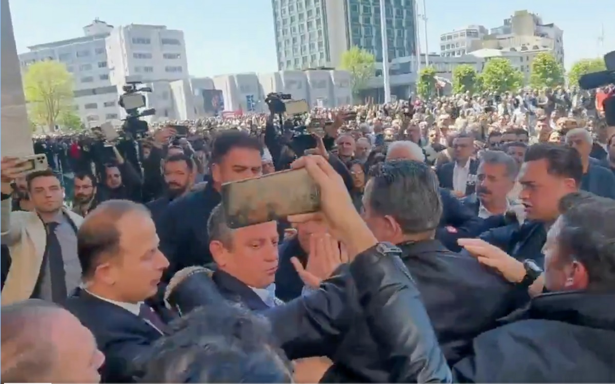 Özgür Özel e saldırı! Siyasilerden tepki