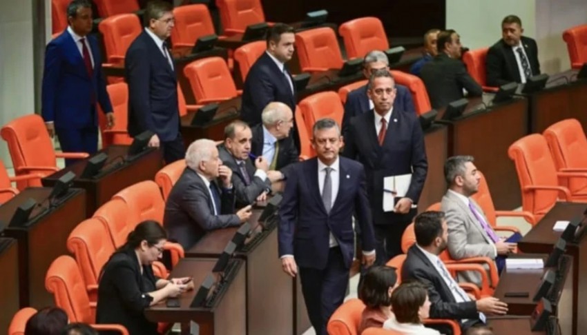 Yeni Parti, Cumhurbaşkanı için ayağa kalkmayacak
