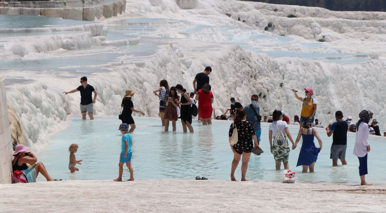 Pamukkale’de hafta sonu yoğunluğu