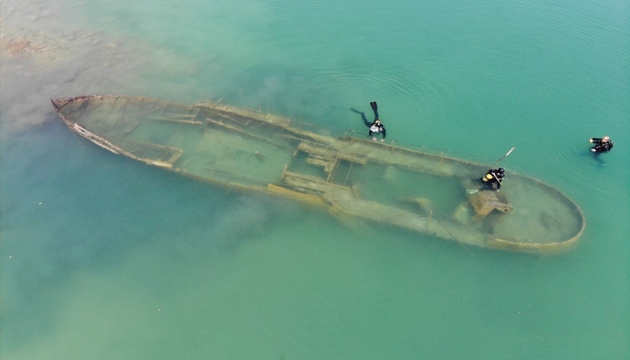 Van Gölü nde bir batık gemi daha bulundu