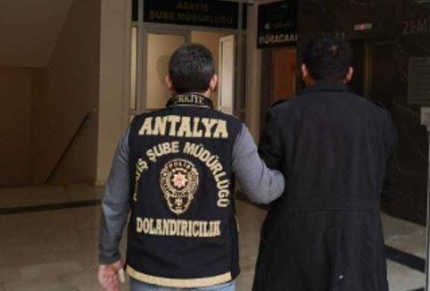 Kendisini polis ve savcı olarak tanıtıp 3,5 milyon liralık vurgun yaptı