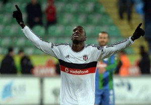 Demba Ba tarih yazmaya devam ediyor!