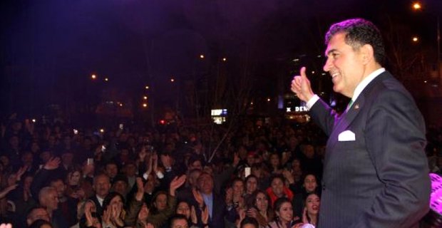 Türkücü başkan mazbatasını konserle kutladı