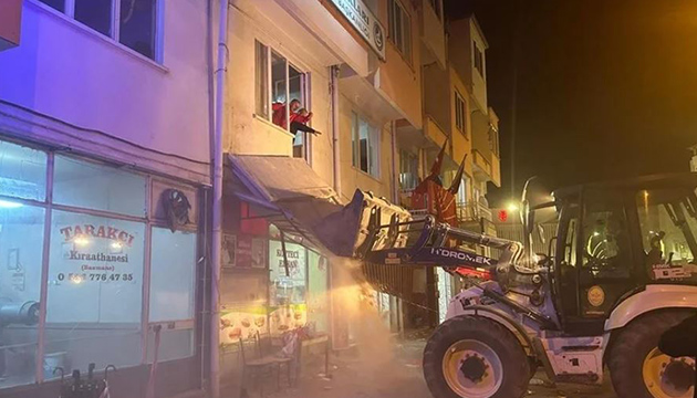 Denizli de CHP binasında göçük