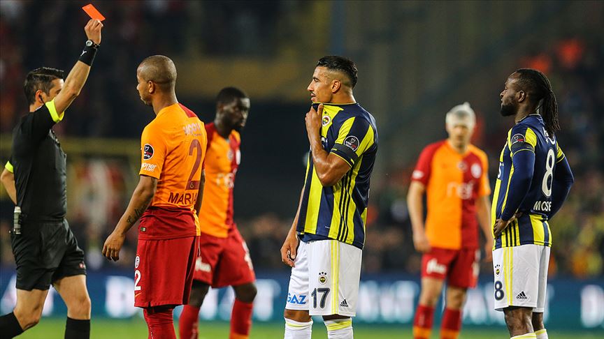 Derbiye kartlar damga vuruyor