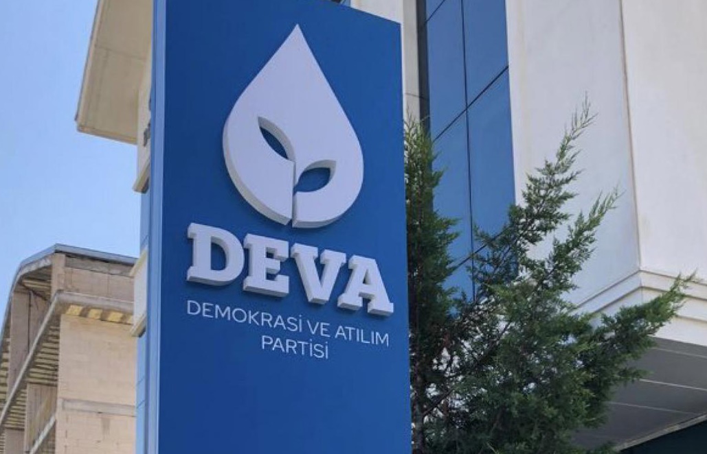 DEVA Partisi nde toplu istifa! AK Parti ye katıldılar