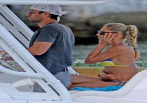  Anna Kournikova Hamile Mi?