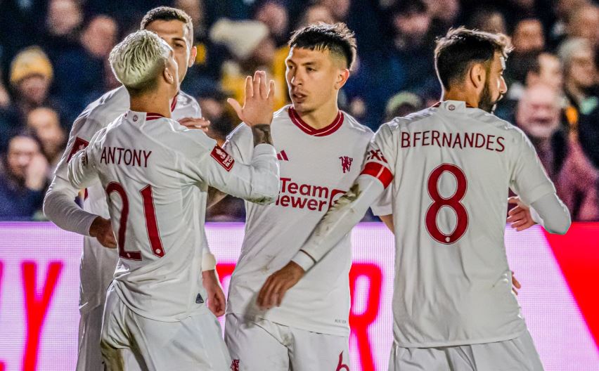 Altay Bayındır ilk maçına çıktı, Manchester kazandı