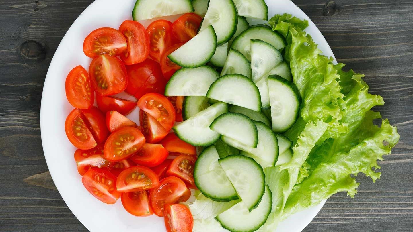Domates ve salatalıkta büyük tehlike: Böyle görünüyorsa sakın yemeyin!